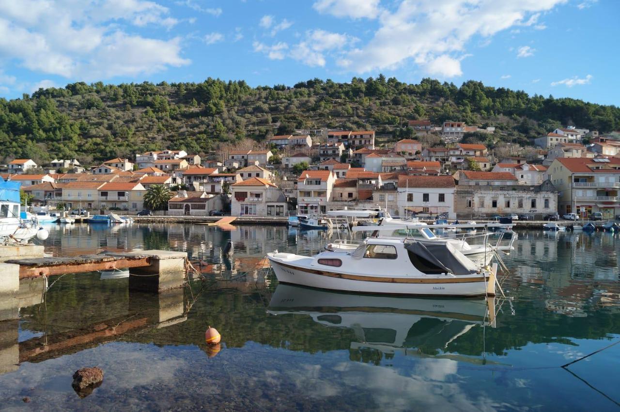 Apartman Tessa Vela Luka Exterior foto