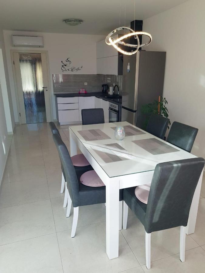 Apartman Tessa Vela Luka Exterior foto