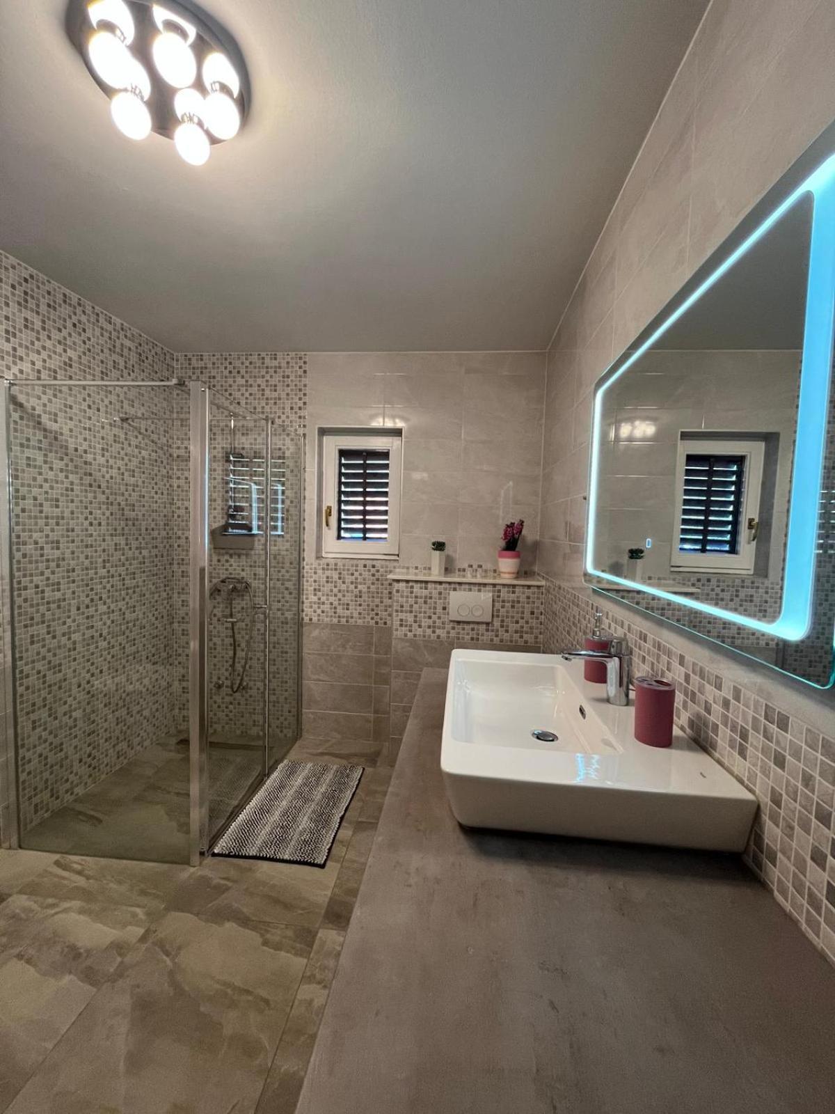 Apartman Tessa Vela Luka Exterior foto